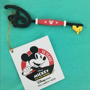 MICKEY 90TH BDAY COLLECTIBLE KEY (ISO)